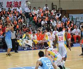田壘投三分球