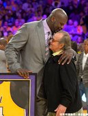 湖人高掛 Shaquille O'Neal 球衣