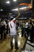 Louisville 擊退 Michigan 奪冠