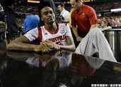 Louisville 擊退 Michigan 奪冠