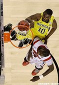 Louisville 擊退 Michigan 奪冠