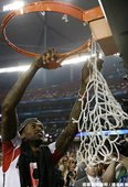 Louisville 擊退 Michigan 奪冠