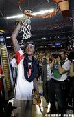 Louisville 擊退 Michigan 奪冠
