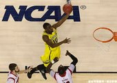 Louisville 擊退 Michigan 奪冠