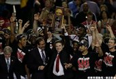Louisville 擊退 Michigan 奪冠
