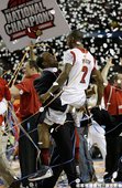 Louisville 擊退 Michigan 奪冠