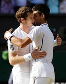 Andy Murray與Novak Djokovic賽後擁抱