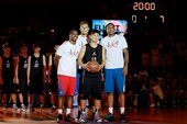 NBA三巨頭與Summer Nights U22組MVP蘇奕晉合影