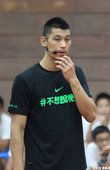 林書豪前往台大體育館指導國中球員