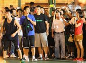 下場前在場邊準備
