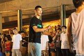 林書豪鬥牛小試身手