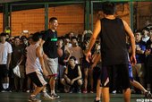 林書豪鬥牛小試身手