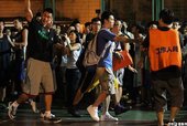 林書豪離開新生球場