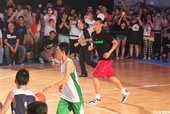 場上跑動