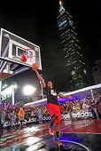 Dwight Howard在adidas 101籃球公園擔任開幕貴賓