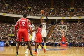 Pacers Paul George shoot in NBA Taipei Game