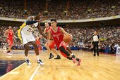 Rockets Jeremy Lin drives to the hoop