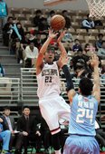 金酒楊哲宜在達欣林冠綸面前轉身跳投