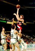 9、華頓(Bill Walton，1977-1978)：25歲