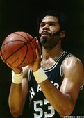 19.吉爾摩(Artis Gilmore)