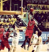 加盟CBA青島隊