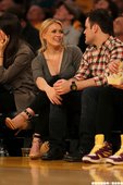 希拉蕊朵芙(Hilary Duff)和她的未婚夫Mike Comrie
