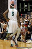LeBron James 抓小孩