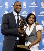 LeBron James的媽媽Gloria James