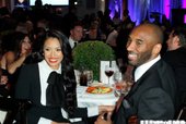 Kobe與老婆大人出席活動