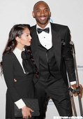 Kobe與老婆大人出席活動