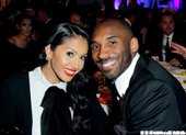 Kobe與老婆大人出席活動
