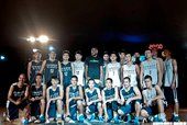 Kevin Durant與球員合影