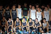 Kevin Durant與球員合影