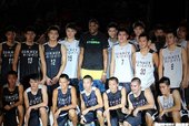 Kevin Durant與球員合影