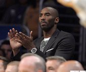 Kobe到球場為隊友打氣