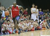 LeBron James造訪馬尼拉