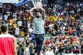 LeBron James造訪馬尼拉