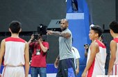 LeBron James造訪馬尼拉