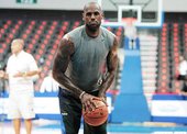 LeBron James造訪馬尼拉