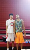 麥基哥與中國球員孟翔宇合照