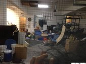 屋內凌亂景象