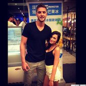 Chandler Parsons與女友吃芒果冰