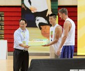 林書豪提前慶祝生日