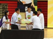 林書豪提前慶祝生日