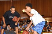 Stephen Curry舉辦籃球訓練營