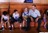Stephen Curry舉辦籃球訓練營