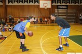 Stephen Curry舉辦籃球訓練營
