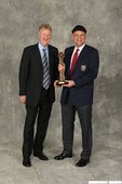 2013年籃球名人堂入選者 傳奇球星Oscar Schmidt(右)