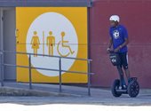Kevin Durant騎電動車