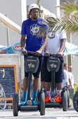Kevin Durant騎電動車